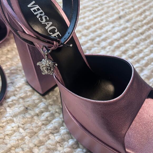 VERSACE Mettalic Logo Charm Platform Heel Sz 39.5M - Picture 6 of 10